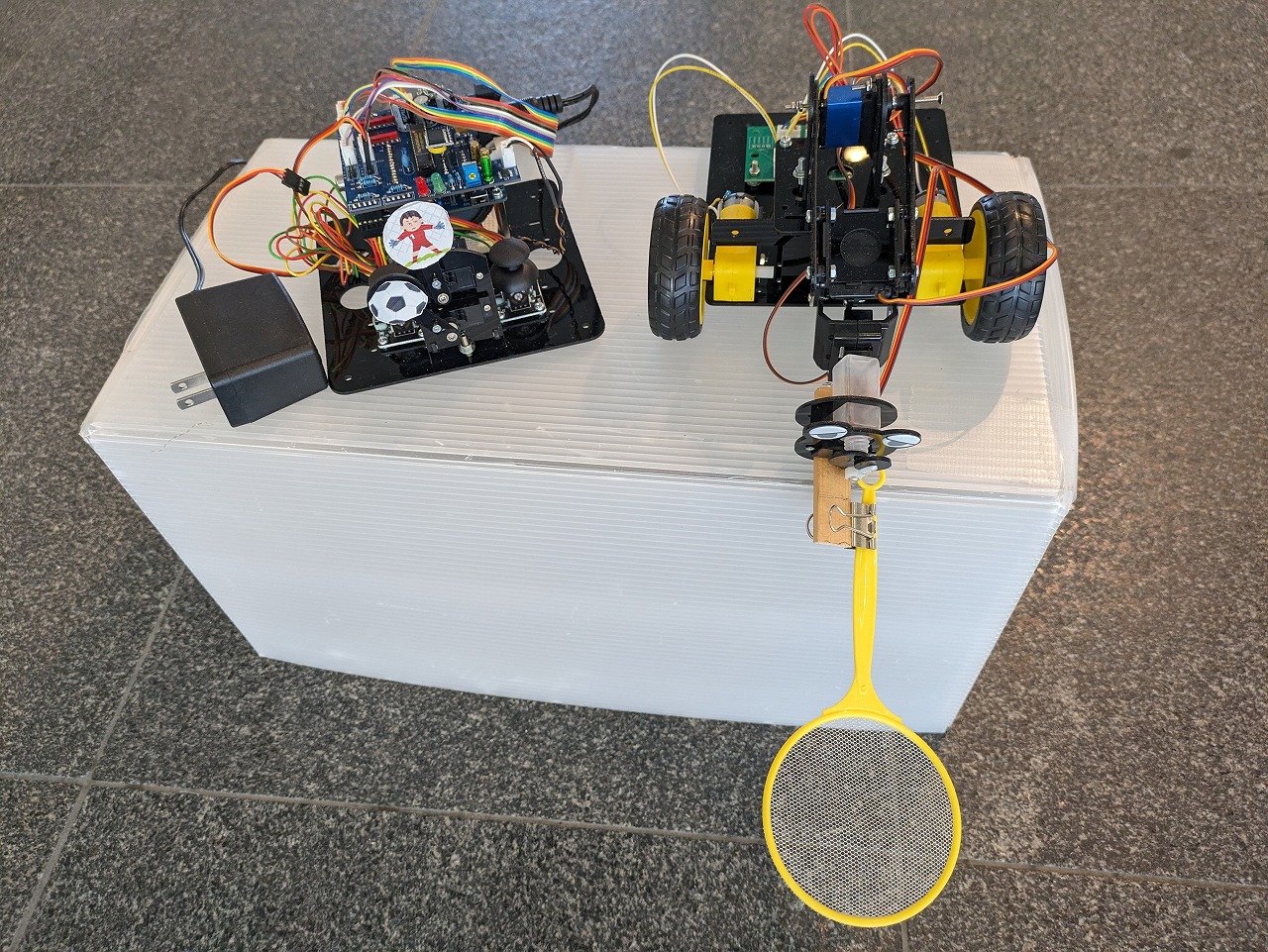 アームロボットと金魚